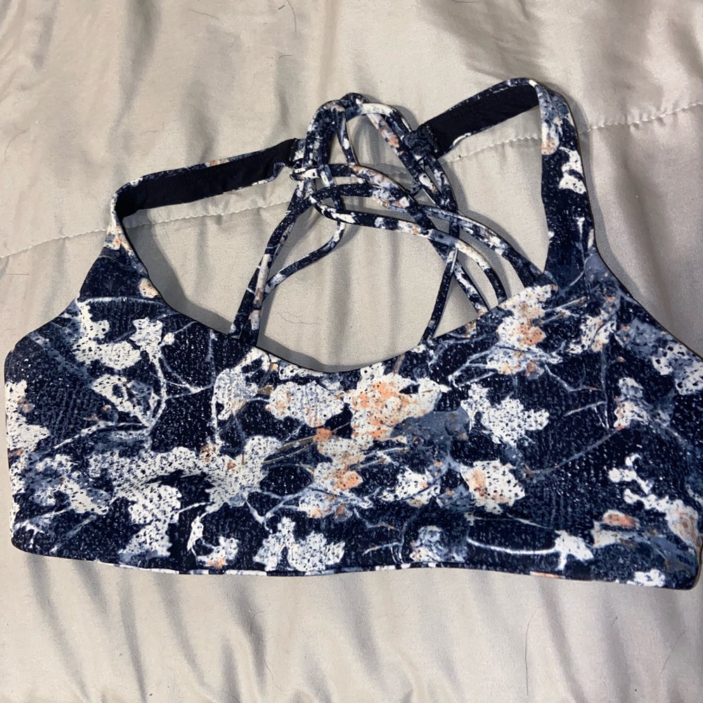 Lululemon size 6 sports bra